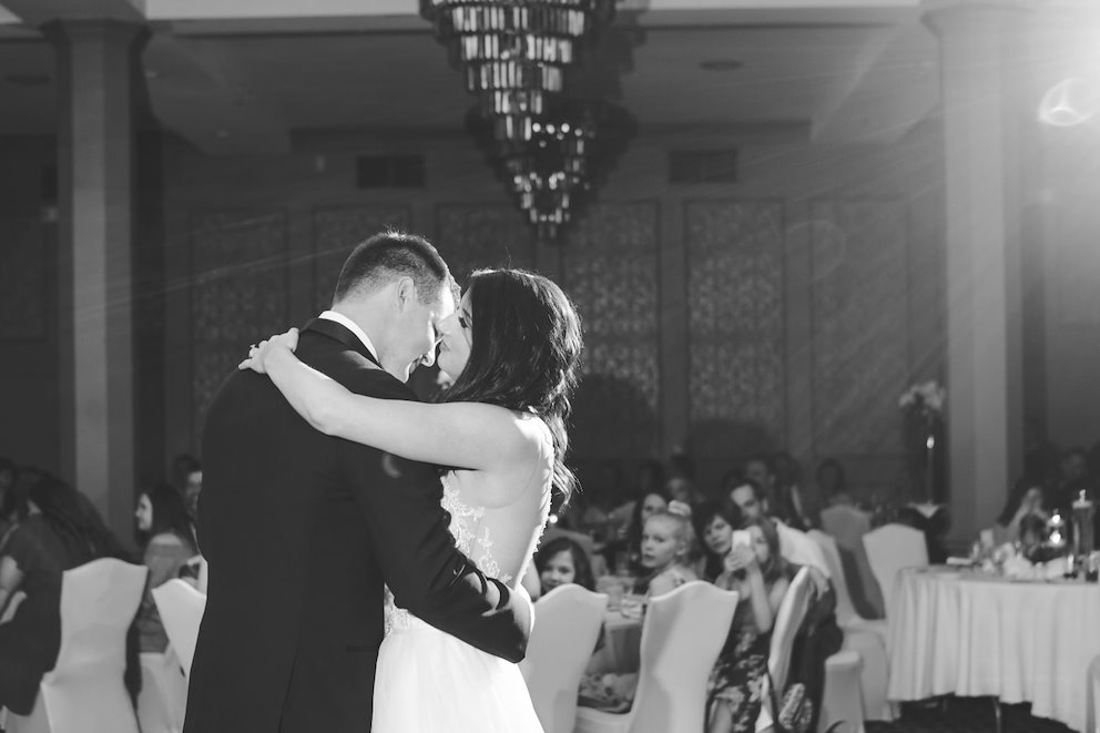 couple dancing at wedding at the elms hotel and spa